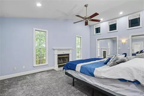 Bedroom - 8172 Manor Dr, Gloucester, VA 23061 photo 2 of 9