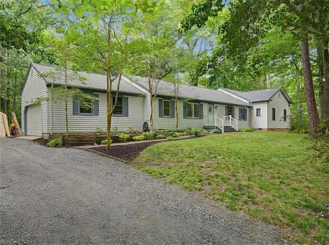 8172 Manor Dr, Gloucester, VA 23061