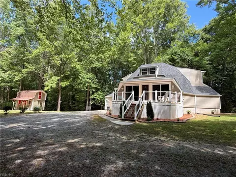 6824 Mill Creek Dr, Zuni, VA 23898
