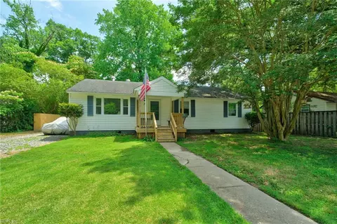 20 Woodhaven Rd, Newport News, VA 23608