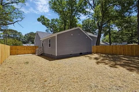 Exterior - 5116 Woolsey St, Norfolk, VA 23513 photo 4 of 6