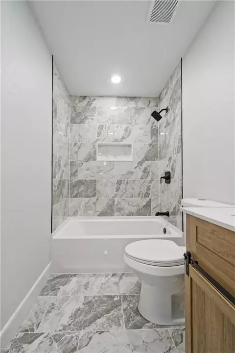 Bath - 5116 Woolsey St, Norfolk, VA 23513 photo 3 of 6