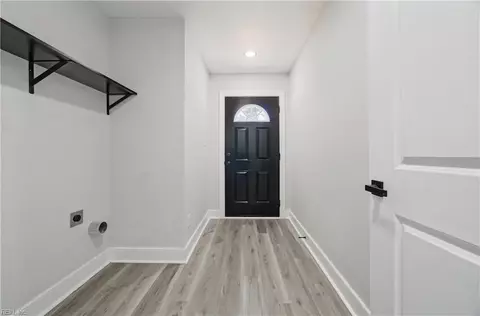 Entry Way - 5116 Woolsey St, Norfolk, VA 23513 photo 2 of 2