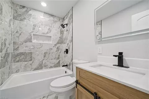 Bath - 5116 Woolsey St, Norfolk, VA 23513 photo 1 of 6