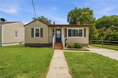 124 Cambridge Pl, Hampton, VA 23669