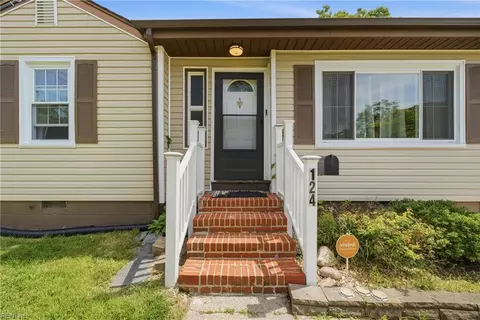 124 Cambridge Pl, Hampton, VA 23669