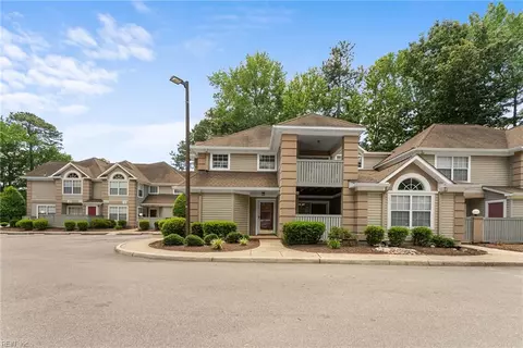 315 Gainsborough Square Sq, Chesapeake, VA 23320