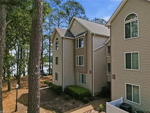 Exterior - 246 Dockside Dr #C, Hampton, VA 23669 photo 4 of 5