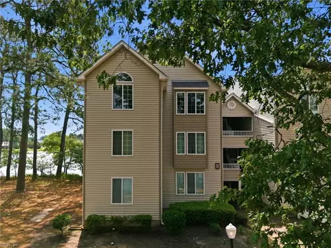Exterior - 246 Dockside Dr #C, Hampton, VA 23669 photo 3 of 5