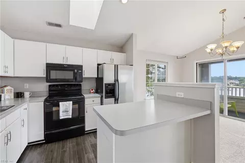 Kitchen - 246 Dockside Dr #C, Hampton, VA 23669 photo 2 of 2
