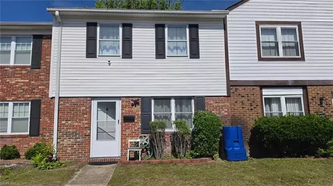 832 N Grosvenor Ct, Virginia Beach, VA 23462