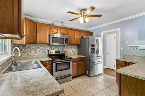Kitchen - 303 Nancy Dr, Hampton, VA 23669 photo 2 of 5