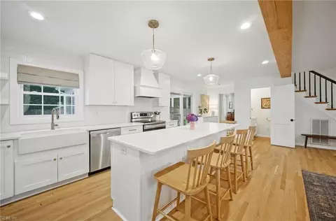 708 Kings Grant Ct, Virginia Beach, VA 23452