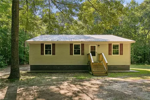 4497 Backwoods Ln, Hayes, VA 23072