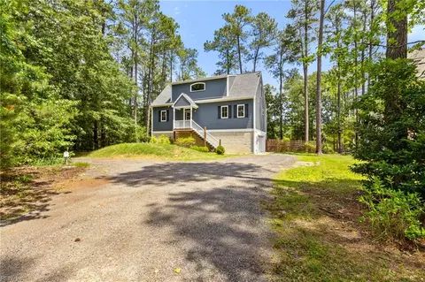 9283 Diane Ave, Hayes, VA 23072