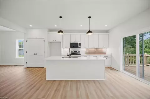 Entry Way - 229 La Salle Ave, Hampton, VA 23661 photo 3 of 7
