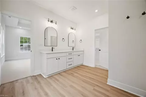 Entry Way - 229 La Salle Ave, Hampton, VA 23661 photo 5 of 7