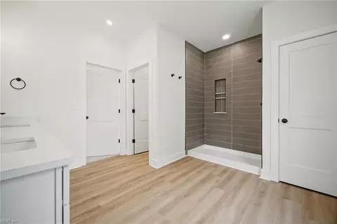 Entry Way - 229 La Salle Ave, Hampton, VA 23661 photo 4 of 7