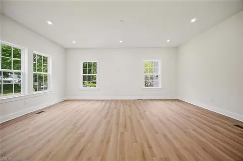 Living - 229 La Salle Ave, Hampton, VA 23661 photo 2 of 3