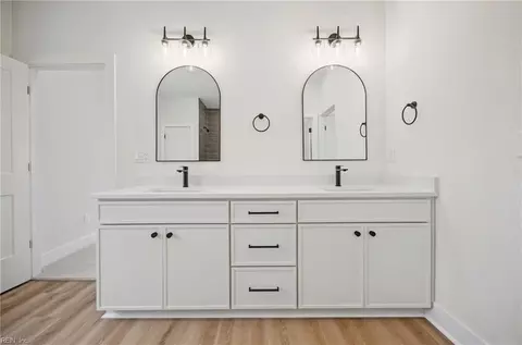 Bath - 229 La Salle Ave, Hampton, VA 23661 photo 2 of 4