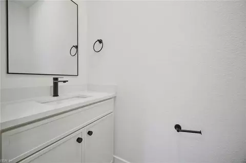 Bath - 229 La Salle Ave, Hampton, VA 23661 photo 4 of 4