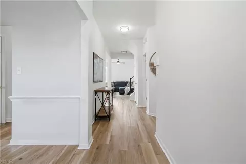Entry Way - 17 Camellia Ln, Hampton, VA 23663 photo 2 of 14