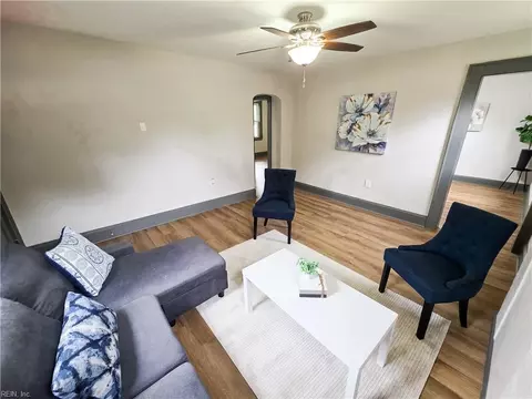 Living - 504 Cedar Ct, Suffolk, VA 23434 photo 2 of 2