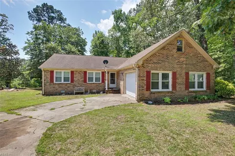 15432 Rollingwood Dr, Carrollton, VA 23314