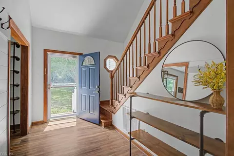 Entry Way - 6495 Glenside Court Ct, Gloucester, VA 23061 photo 2 of 3