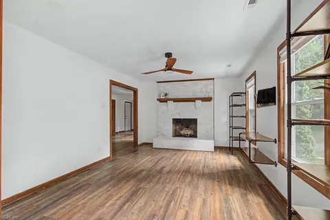 Living - 6495 Glenside Court Ct, Gloucester, VA 23061 photo 4 of 6