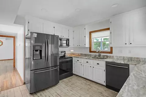 Kitchen - 6495 Glenside Court Ct, Gloucester, VA 23061 photo 2 of 2