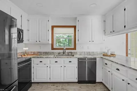 Kitchen - 6495 Glenside Court Ct, Gloucester, VA 23061 photo 1 of 2