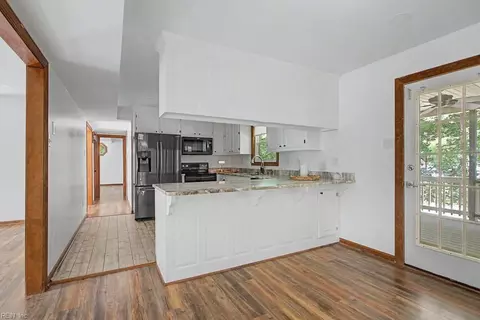 Entry Way - 6495 Glenside Court Ct, Gloucester, VA 23061 photo 4 of 4
