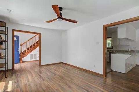 Living - 6495 Glenside Court Ct, Gloucester, VA 23061 photo 2 of 6