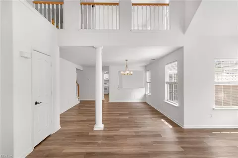Living - 2007 Nicklaus Dr, Suffolk, VA 23435 photo 2 of 10