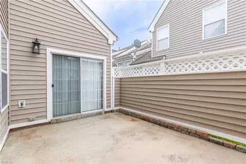 Exterior - 2007 Nicklaus Dr, Suffolk, VA 23435 photo 5 of 8