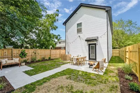 Exterior - 626 Day St, Hampton, VA 23661 photo 3 of 4