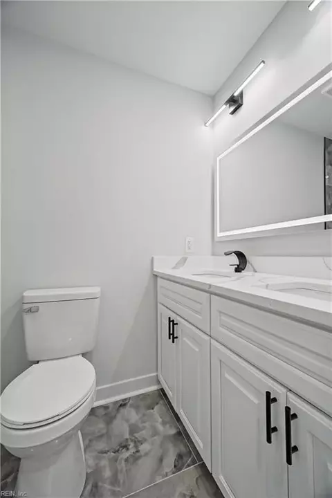 Bath - 626 Day St, Hampton, VA 23661 photo 3 of 13