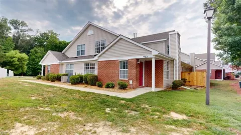 902 Miller Creek Ln, Newport News, VA 23602