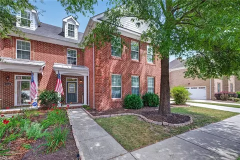 909 Long Beeches Ave, Chesapeake, VA 23320