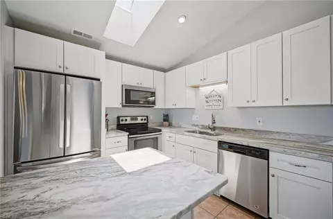 Kitchen - 230 Dockside Dr #C, Hampton, VA 23669 photo 2 of 3