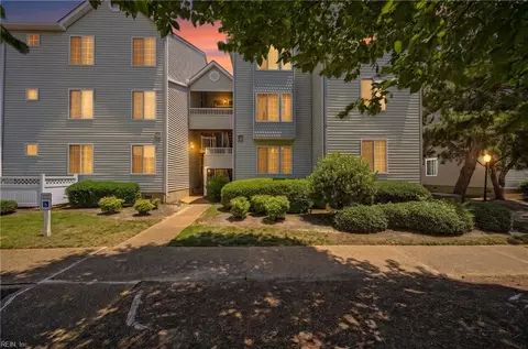 Exterior - 230 Dockside Dr #C, Hampton, VA 23669 photo 2 of 5
