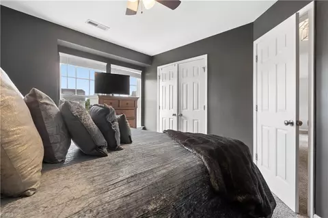 Bedroom - 19 Ravenscroft Ln, Hampton, VA 23669 photo 4 of 7