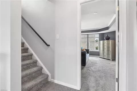 Entry Way - 19 Ravenscroft Ln, Hampton, VA 23669 photo 7 of 9
