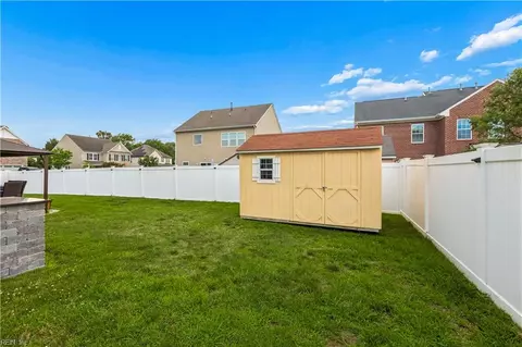 Exterior - 19 Ravenscroft Ln, Hampton, VA 23669 photo 6 of 7