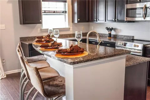 Kitchen - 19 Ravenscroft Ln, Hampton, VA 23669 photo 3 of 6