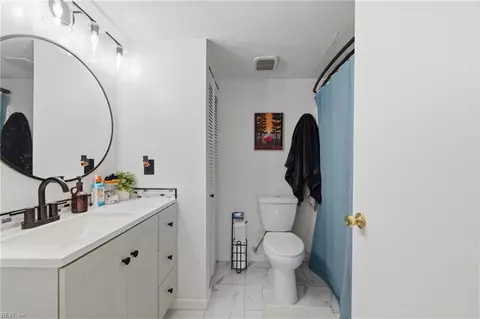 Bath - 103 Haverford Ct #2, Hampton, VA 23666 photo 1 of 1