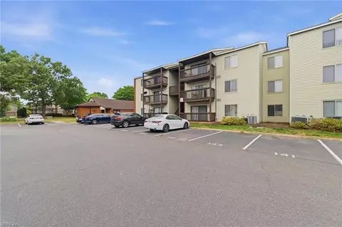Exterior - 103 Haverford Ct #2, Hampton, VA 23666 photo 2 of 5