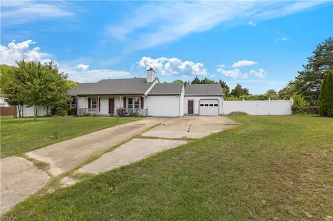 879 Maple Ct, Smithfield, VA 23430 photo 2