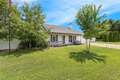 879 Maple Ct, Smithfield, VA 23430 photo 3